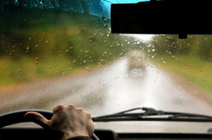 Информация для водителей о правилах безопасного вождения во время дождя
