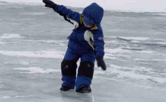 Берегите детей! Напоминайте им правила безопасного поведения на льду!