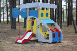 В парке устанавливают новые детские игровые формы