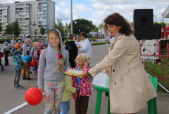 В Радужном прошел праздничный митинг, посвященный Дню Государственного флага России