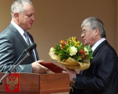 Поздравили с окончанием трудовой деятельности 